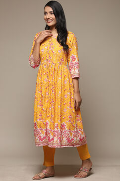 Mustard Cotton Gathered Kurta Pants 2 Piece Set image number 3