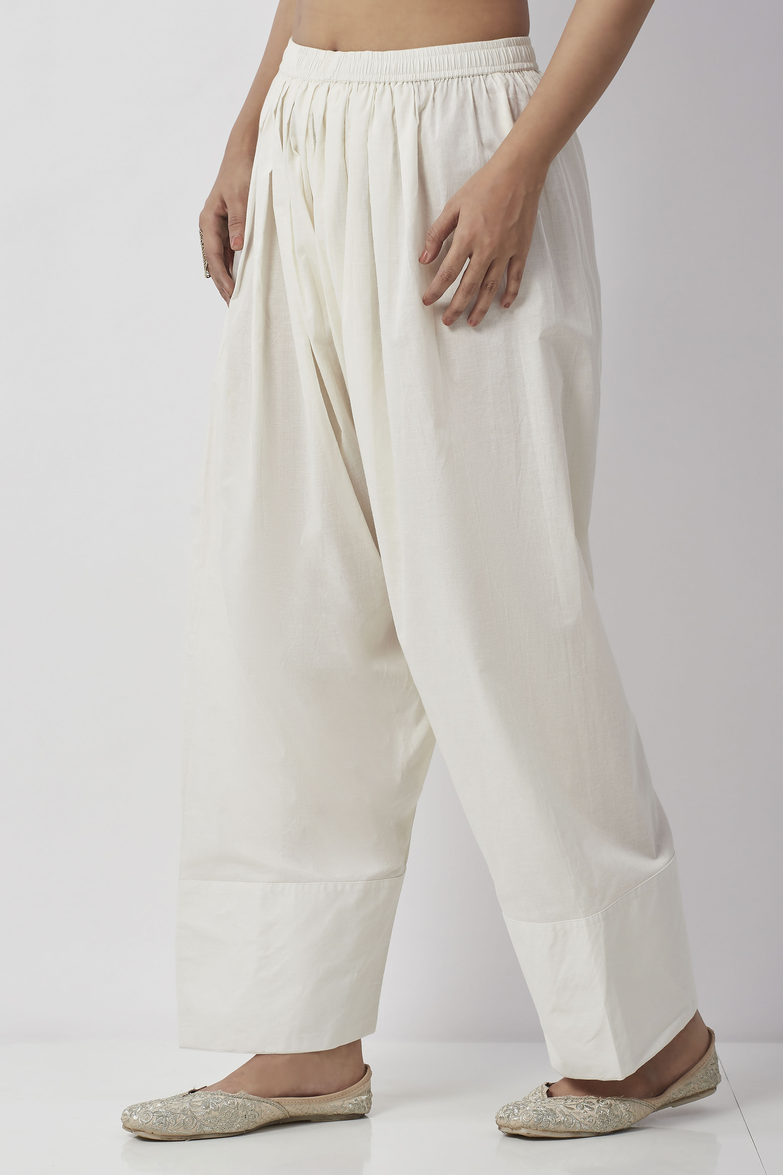 Ivory Cotton Solid Relaxed Salwar image number 3