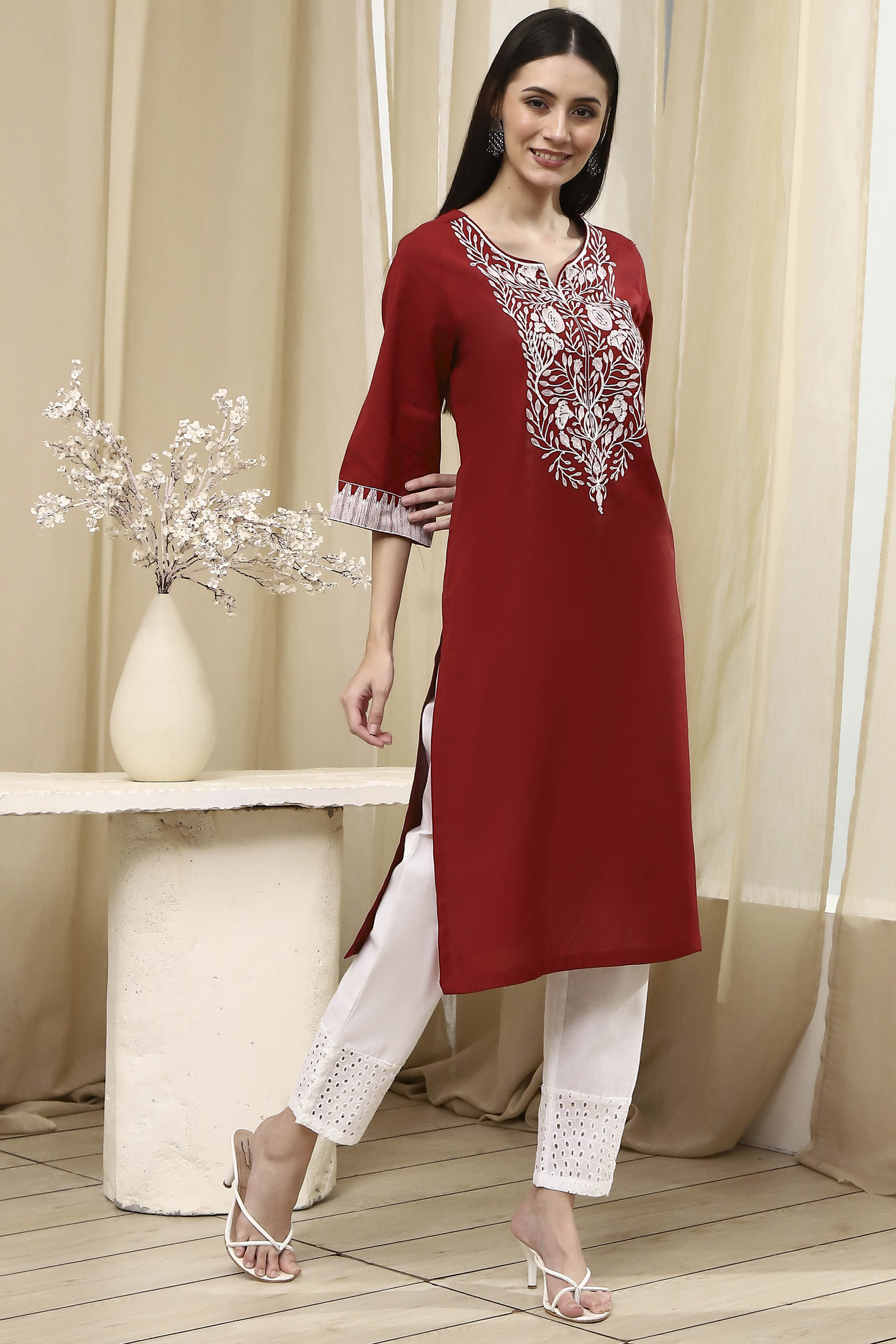Maroon Cotton Dyed Straight Kurta image number 4