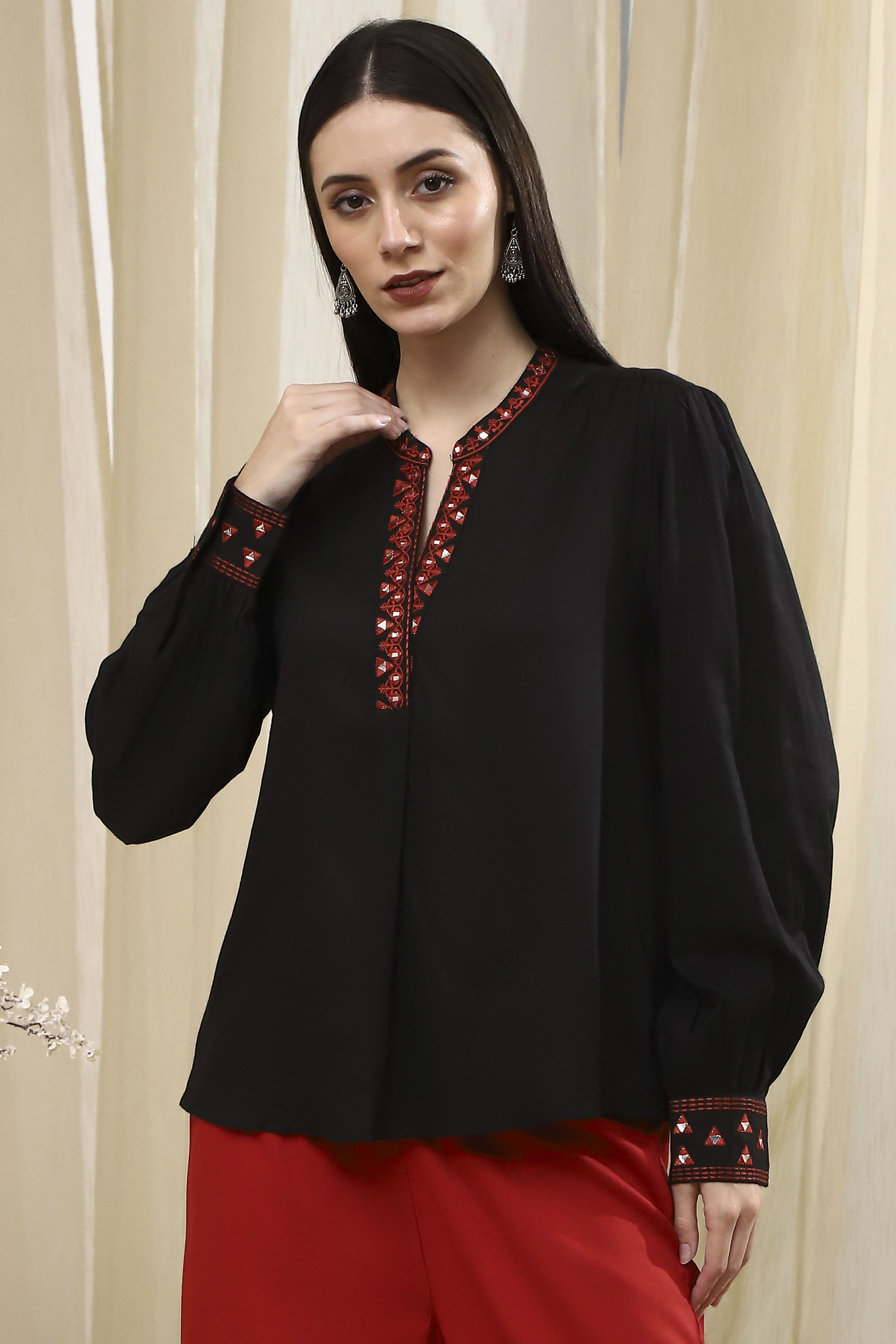 Black Solid Straight Top image number 5