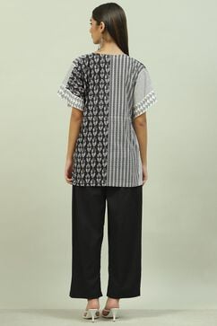 Black & White Cotton Printed Kaftan Nightwear image number 4