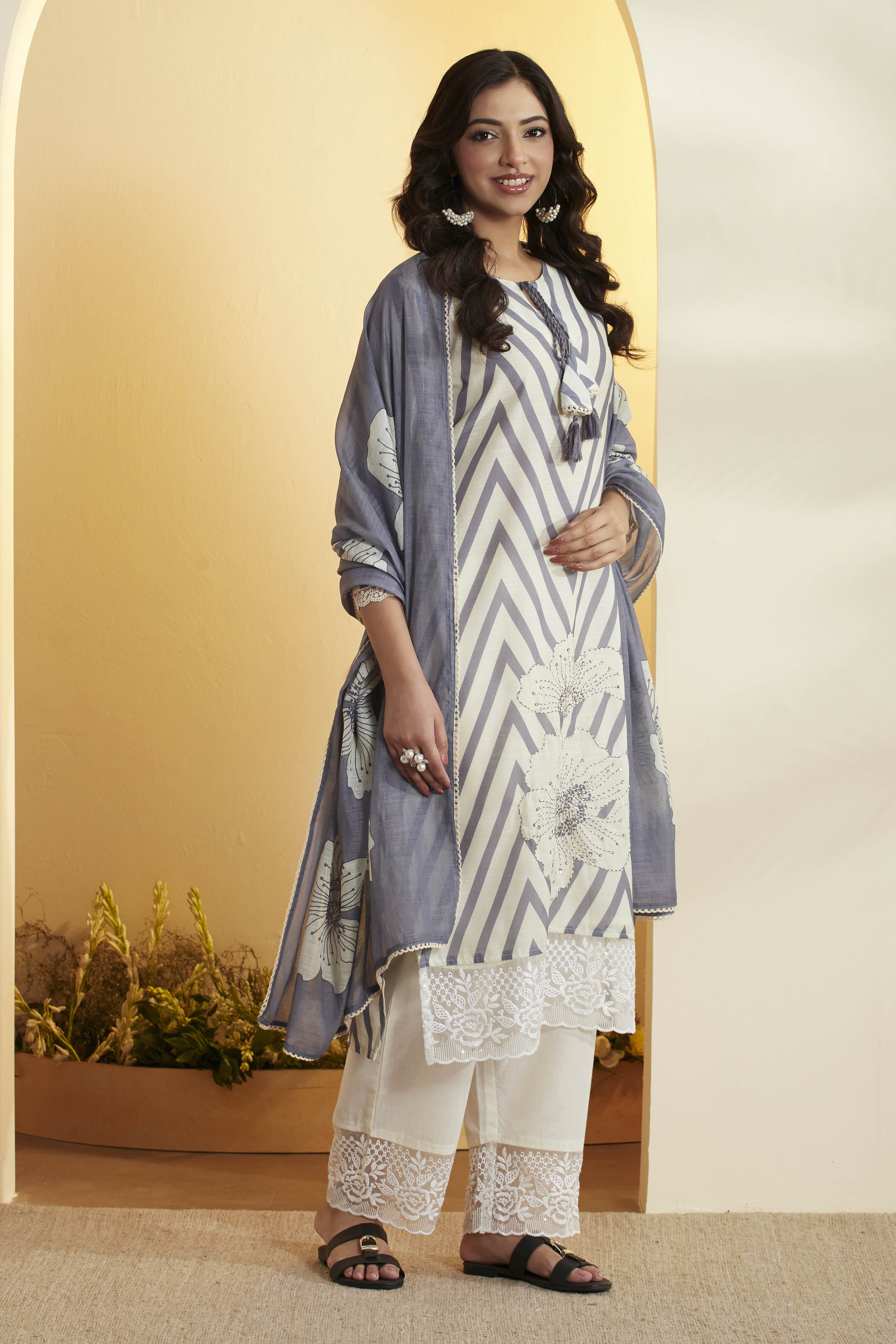 Black & White Printed Cotton Straight Kurta Set image number 2