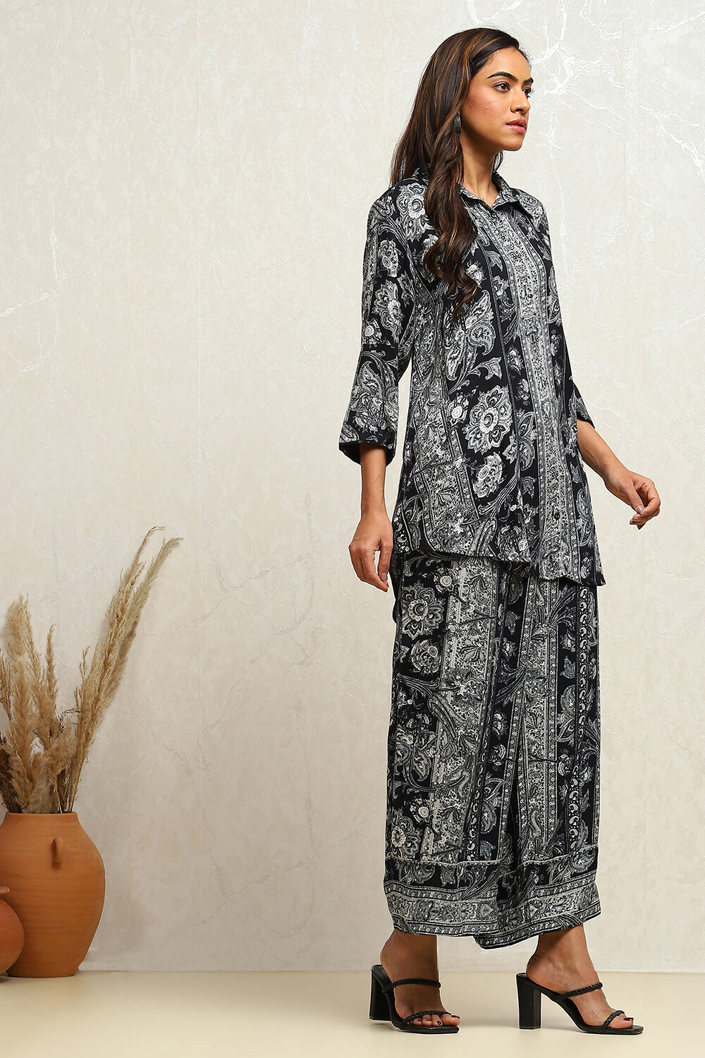 Black Viscose Rayon Straight Printed Kurta Pants Set image number 5