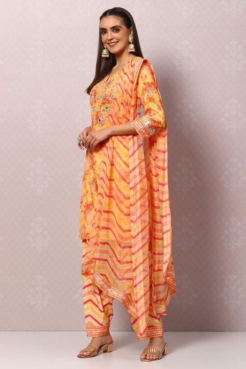 Yellow Viscose Straight Kurta Salwar Pants Suit Set image number 5