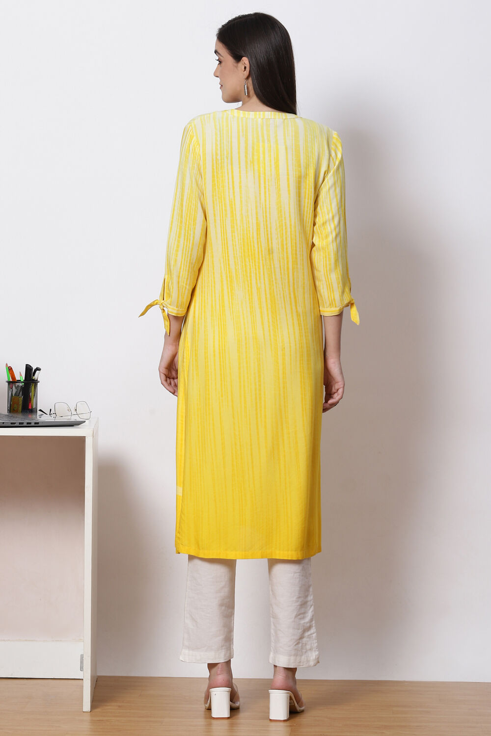 Yellow LIVA Straight Printed Kurta image number 4