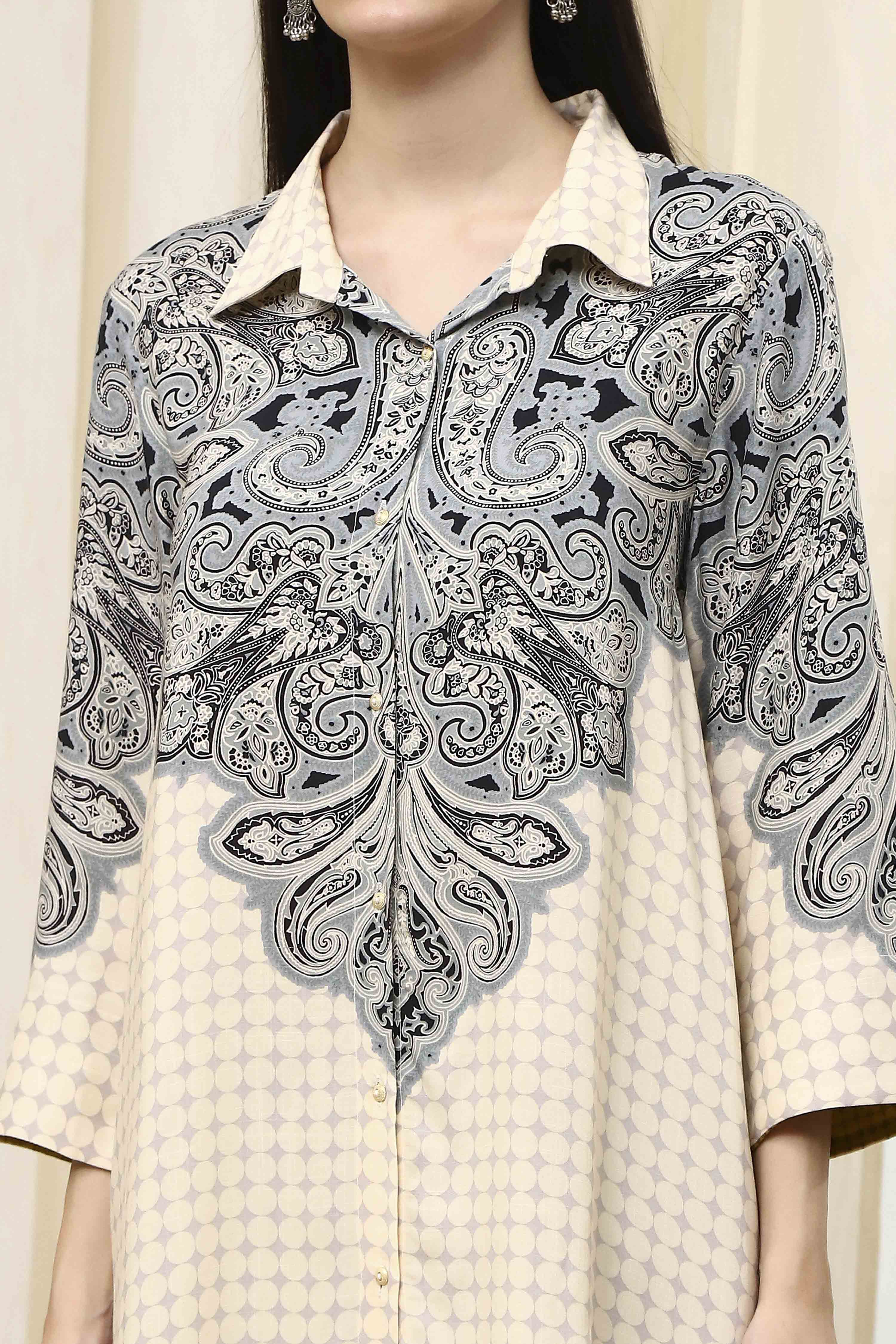 Black Printed Shirt-Style Straight Short Kurta image number 1