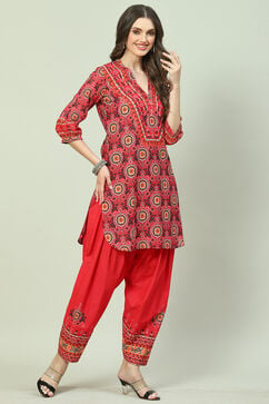 Red Cotton Straight Kurta Salwar Pant Suit Set image number 3