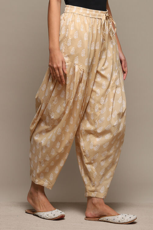 Peach & White Cotton Printed Relaxed Salwar image number 3