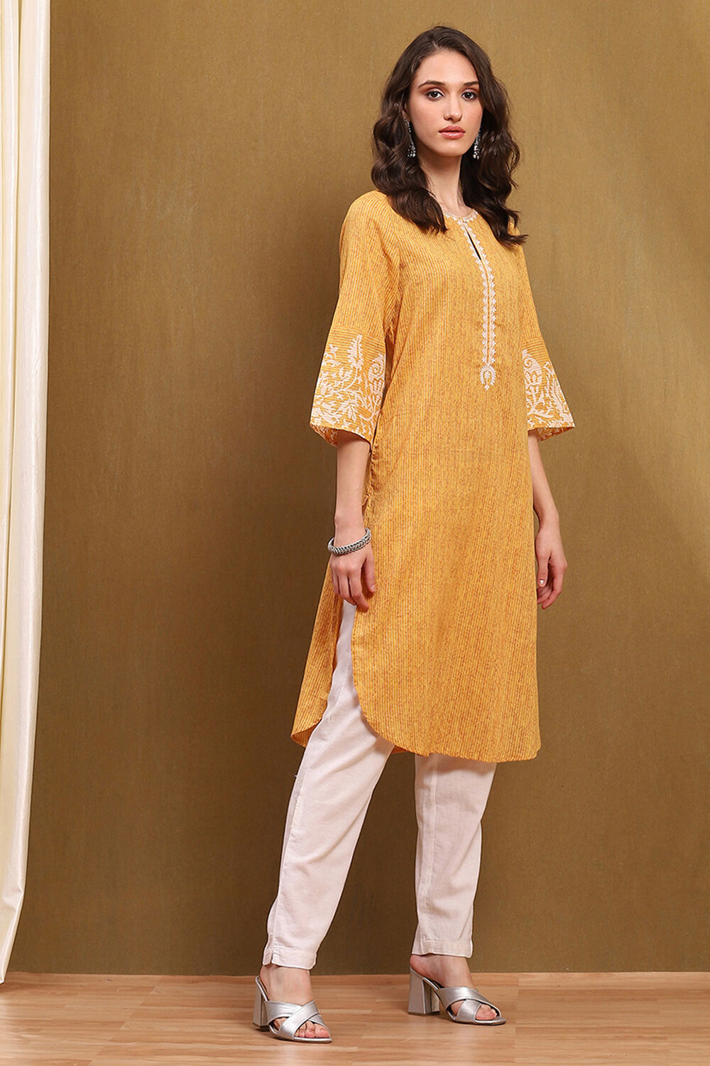Mustard Yellow Cotton Printed Straight Kurta image number 4