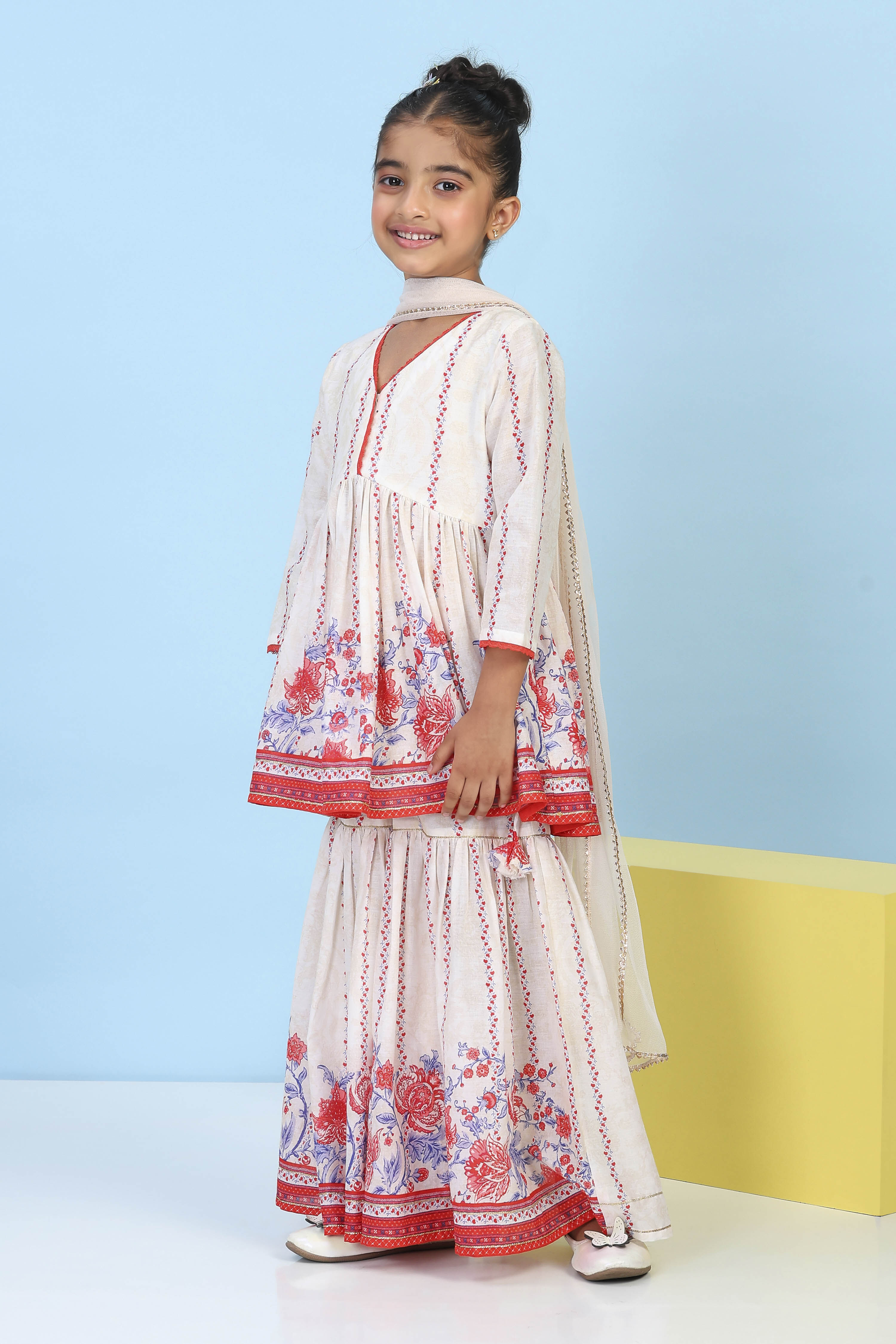 Off White Cotton Printed Gathered Suit Set image number 3