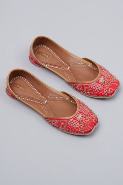 Red Embellished  Mojaris image number 6