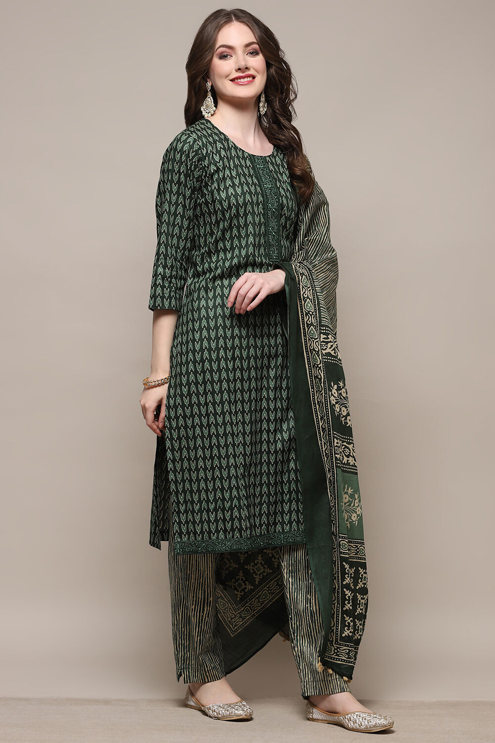 Green Cotton Screen Printed Unstitched Suit Set image number 7