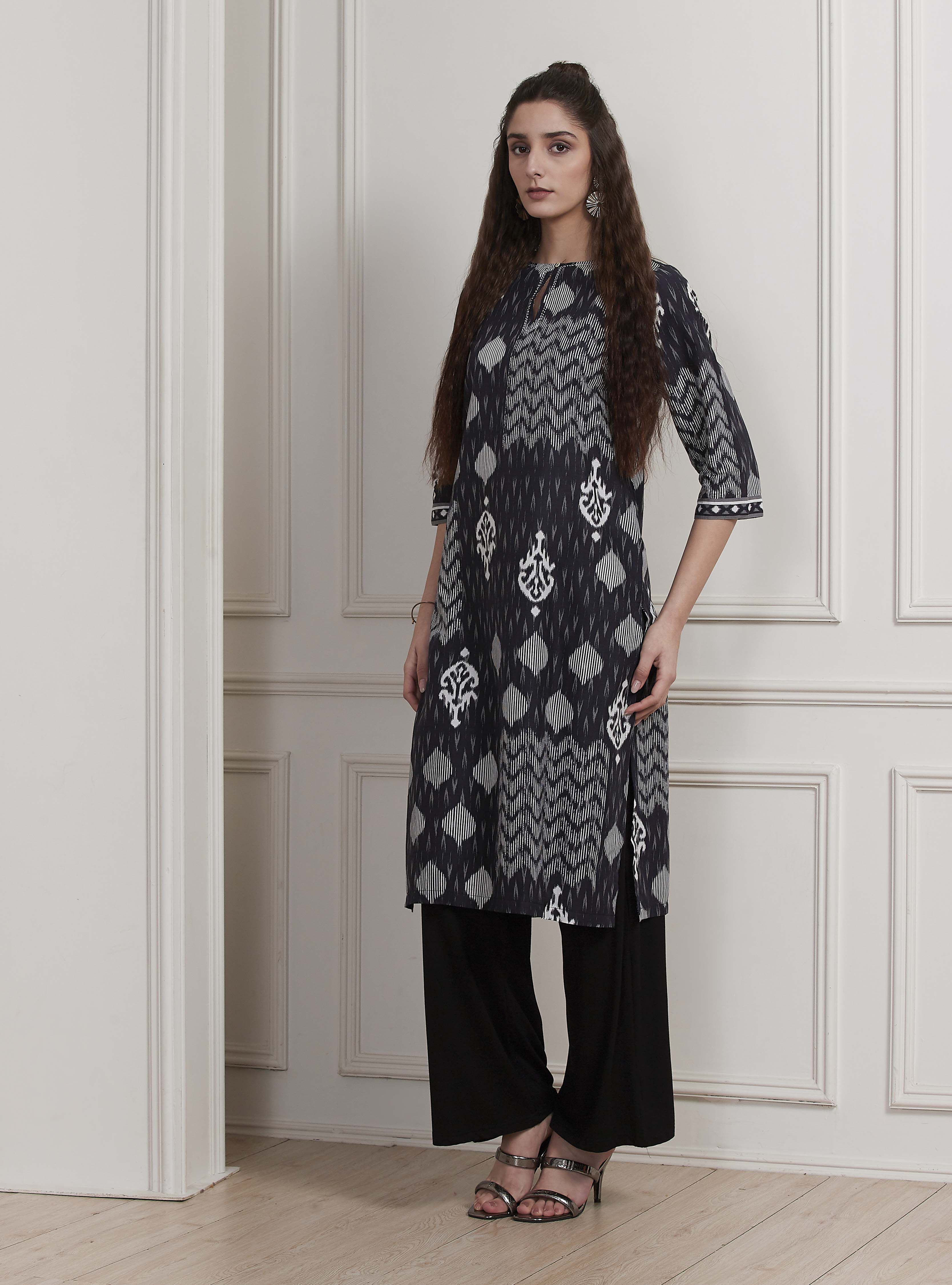 Black Cotton Printed Straight Kurta image number 2