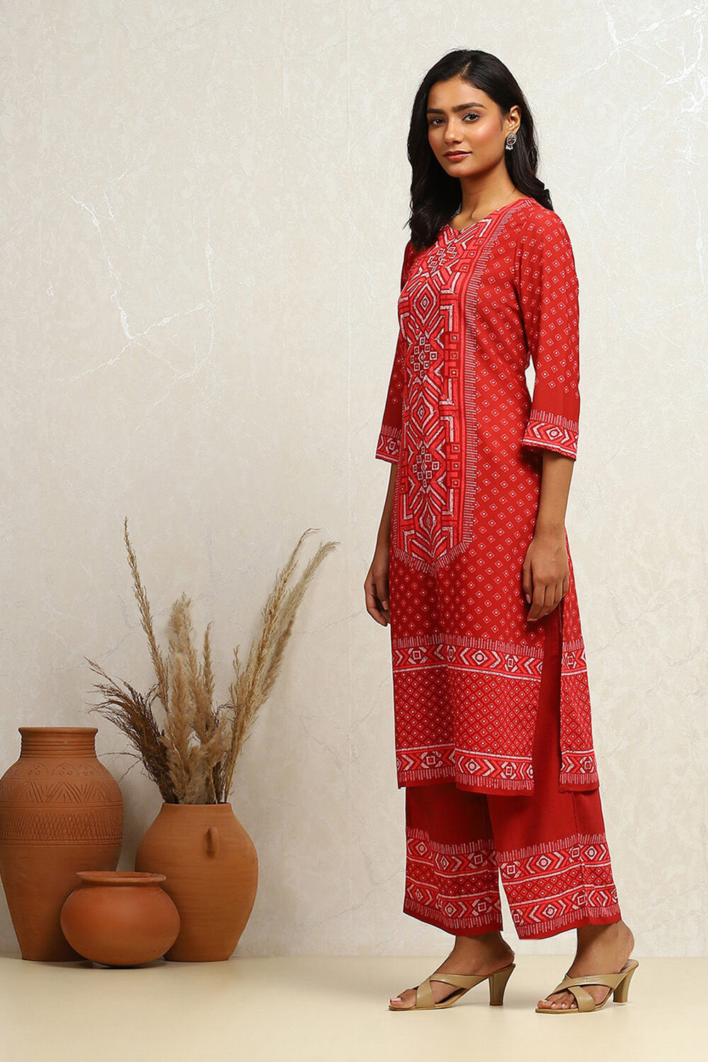 Red Crepe Printed Straight Kurta Set image number 3