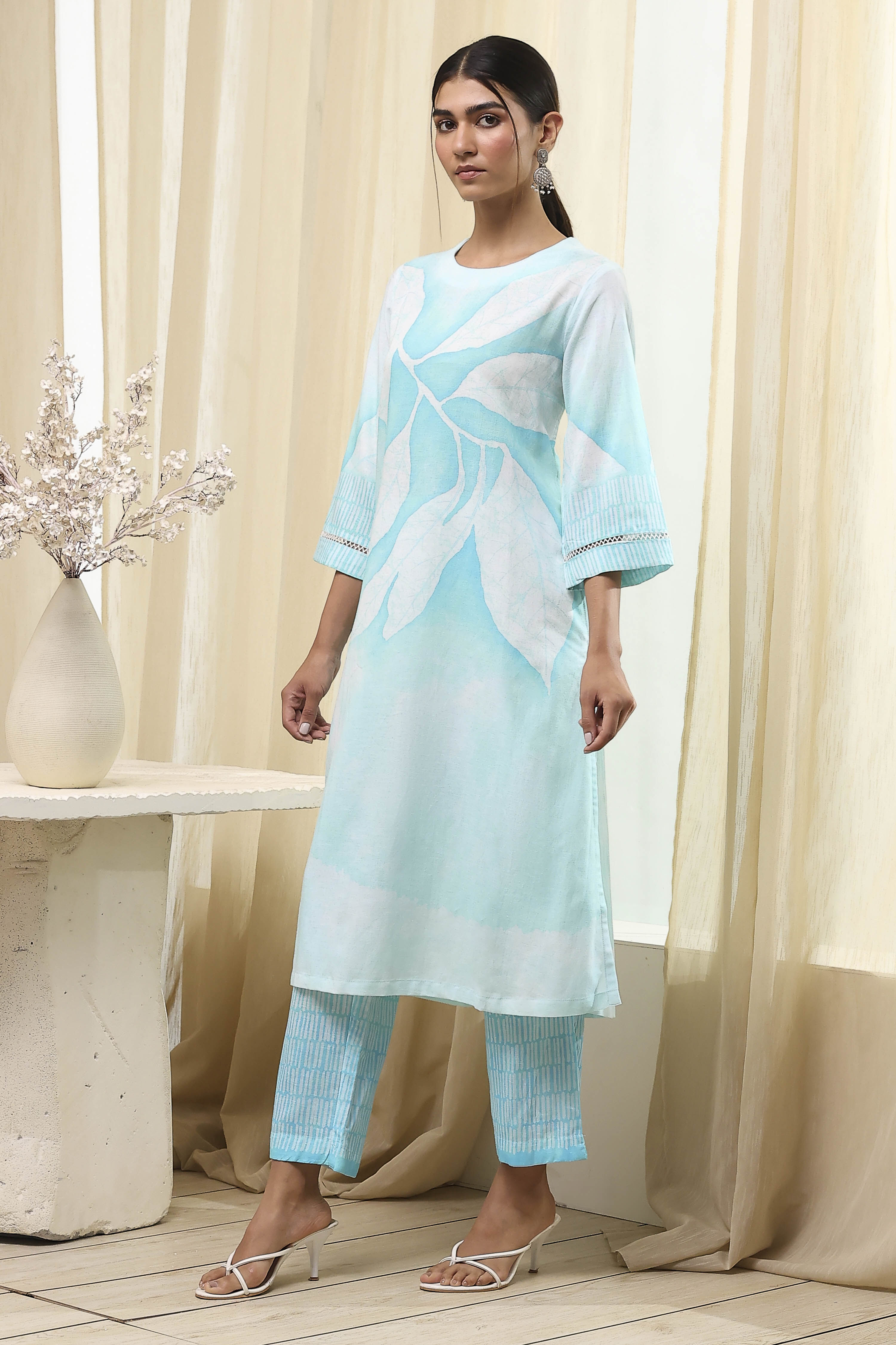 Turquoise Floral Printed Straight Kurta Set image number 3