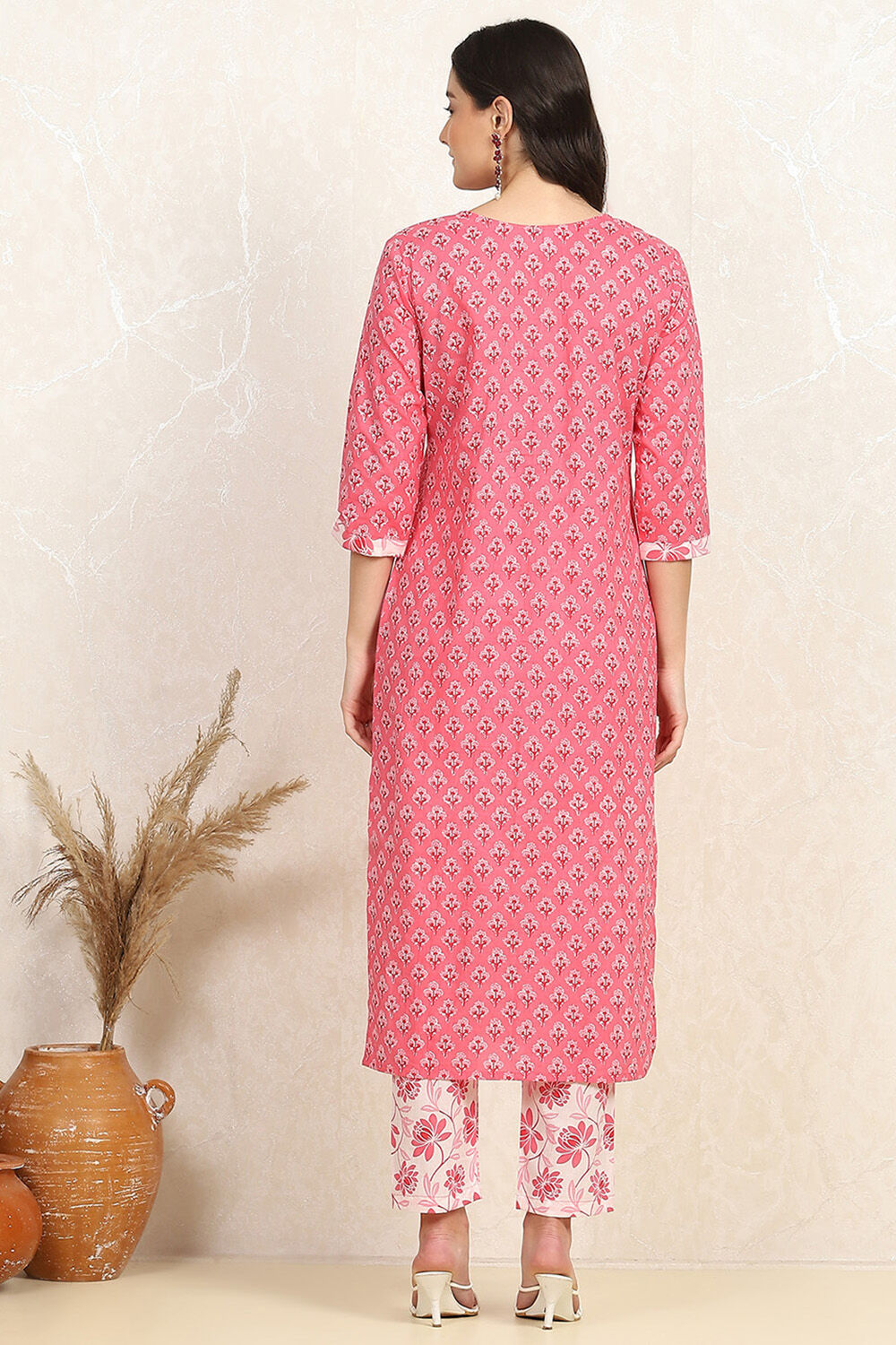 Pink Cotton Screen-Printed Unstitched Suit Set image number 5