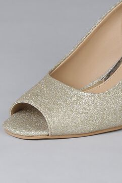 Gold Synthetic Formal Sandals image number 1