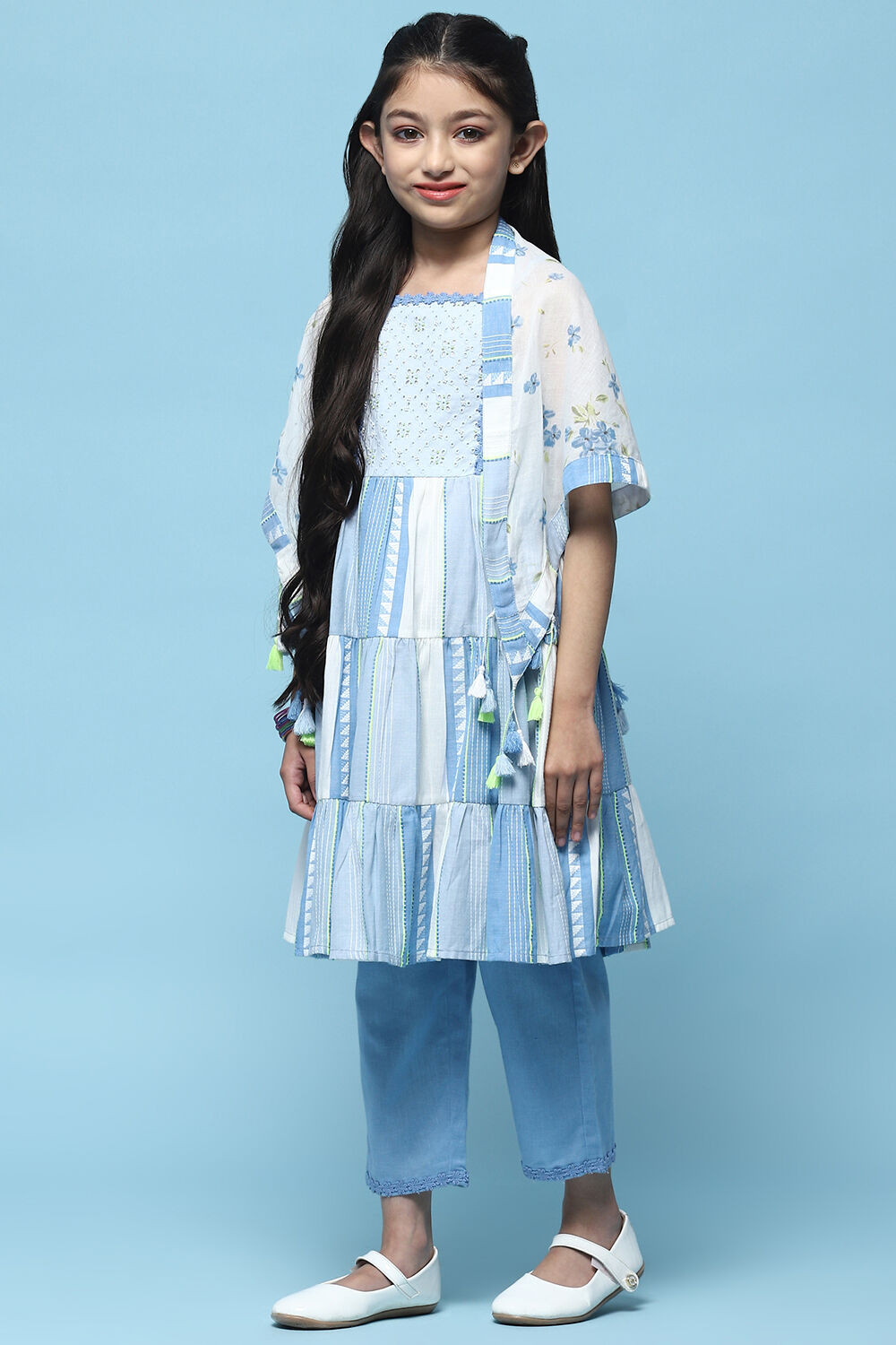 Blue Printed Cotton Kurta With Pants & Printed Scarf.  image number 4