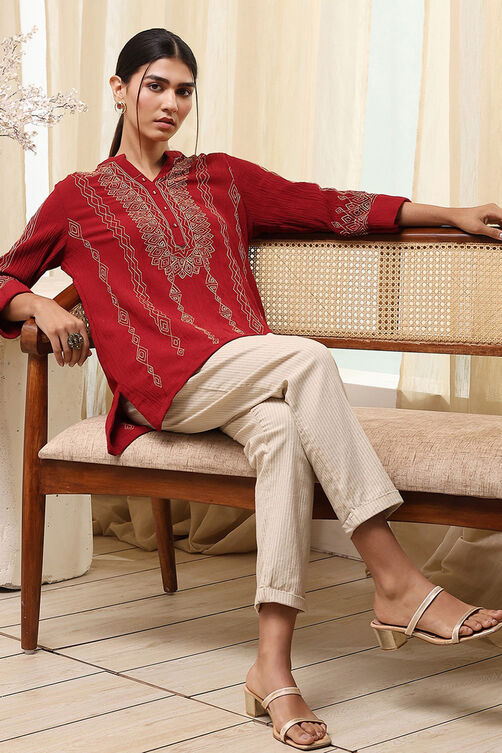 Red Embroidered Straight Short Kurta image number 0