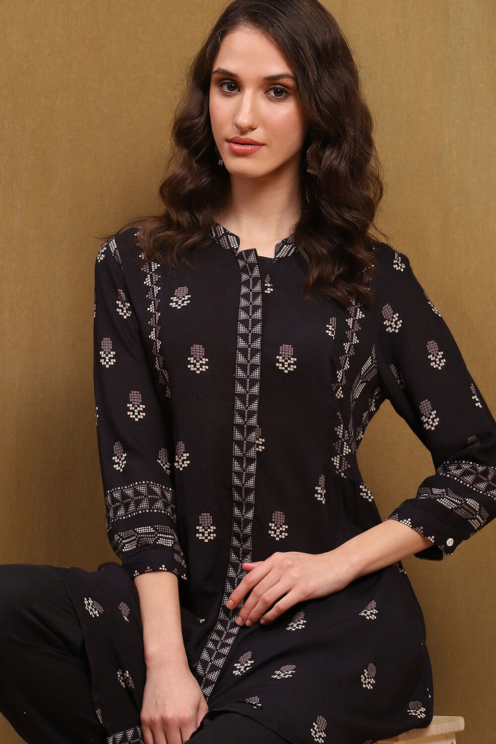 Black Floral Printed Gathered Short Kurta image number 6