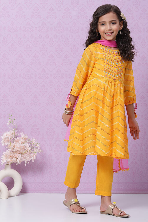 Yellow Cotton Flared Kurta Pant Suit Set image number 2