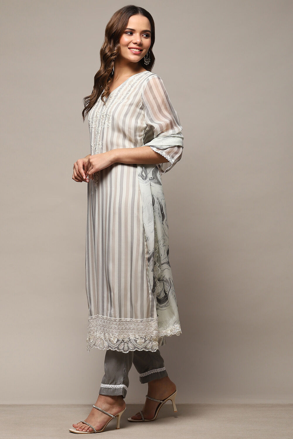 Grey Organza Unstitched Suit Set image number 5