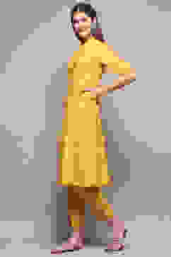 Yellow Cotton Straight Kurta Slim Pant Suit Set image number 3