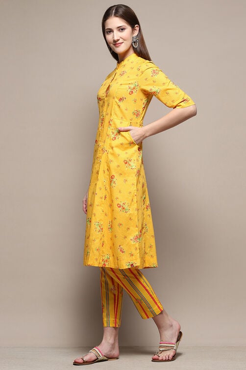 Beige Linen Straight Kurta Slim Pants Suit Set image number 3