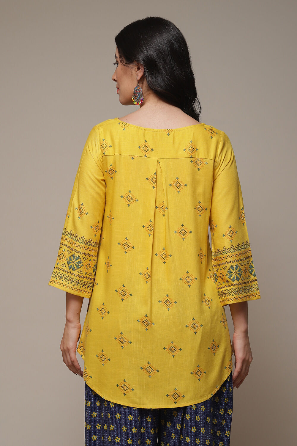 Yellow LIVA Printed Kurti image number 2