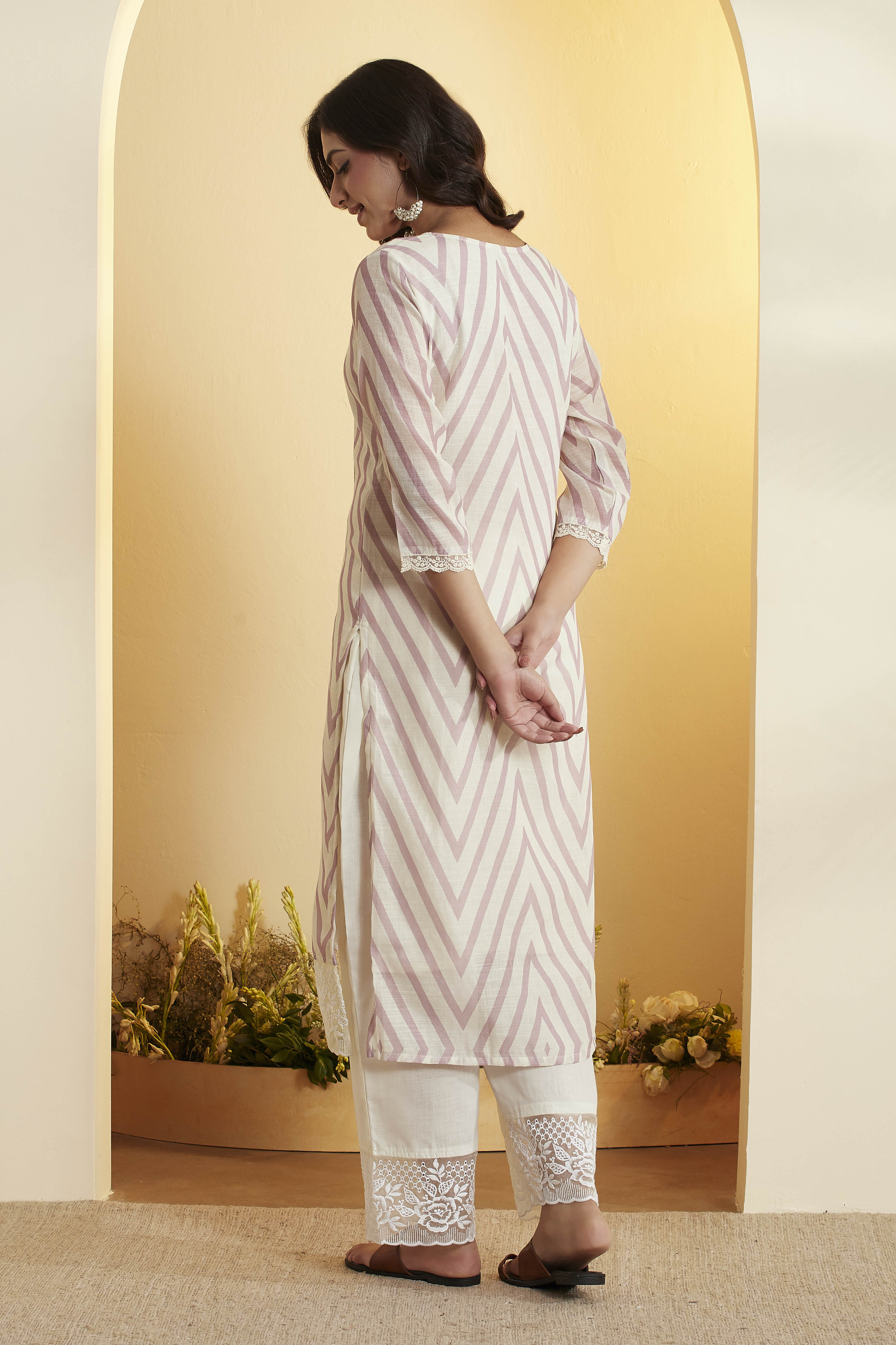 Black & White Printed Cotton Straight Kurta Set image number 5