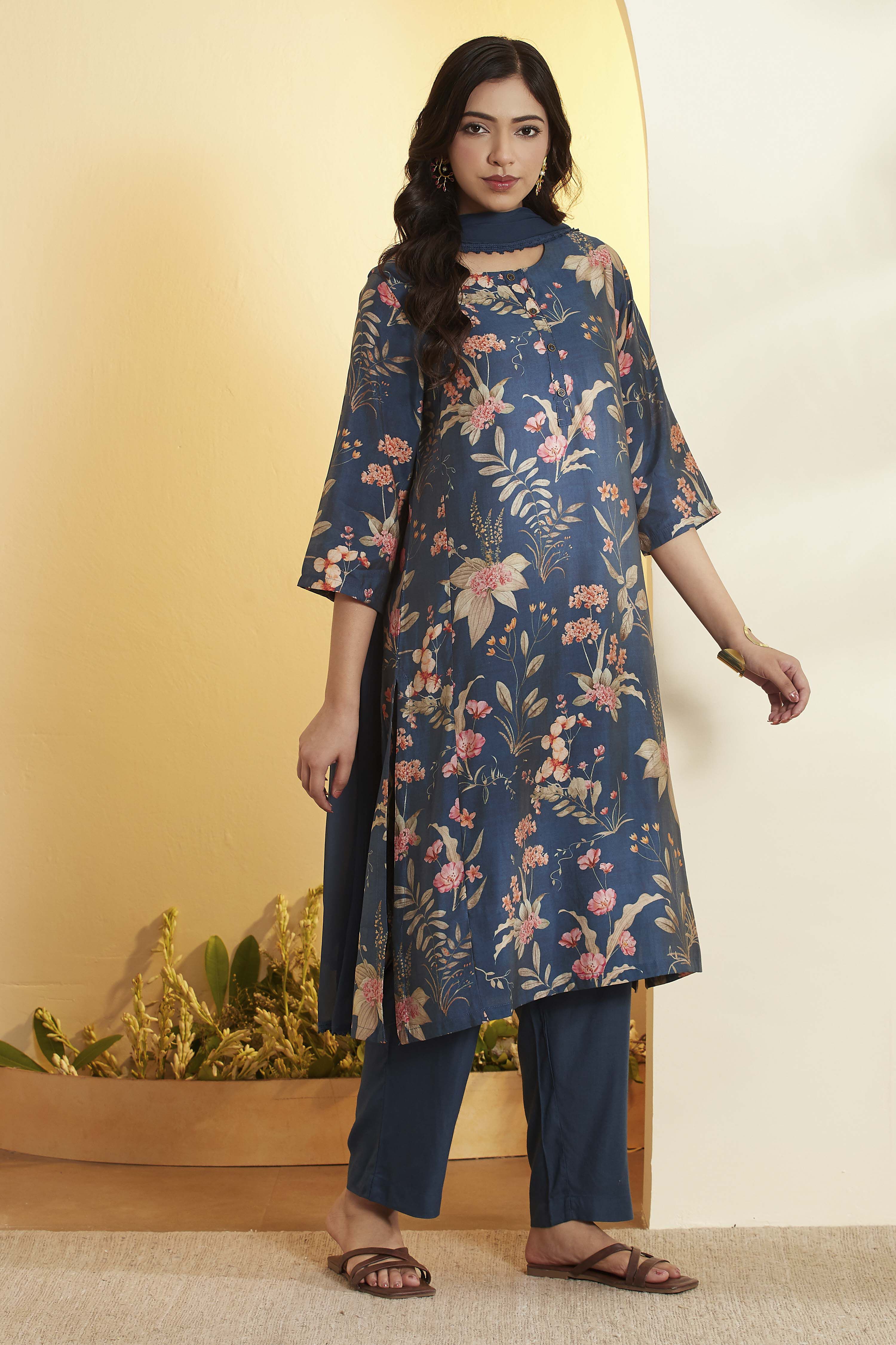 Blue Viscose Blend Straight Suit Set image number 4