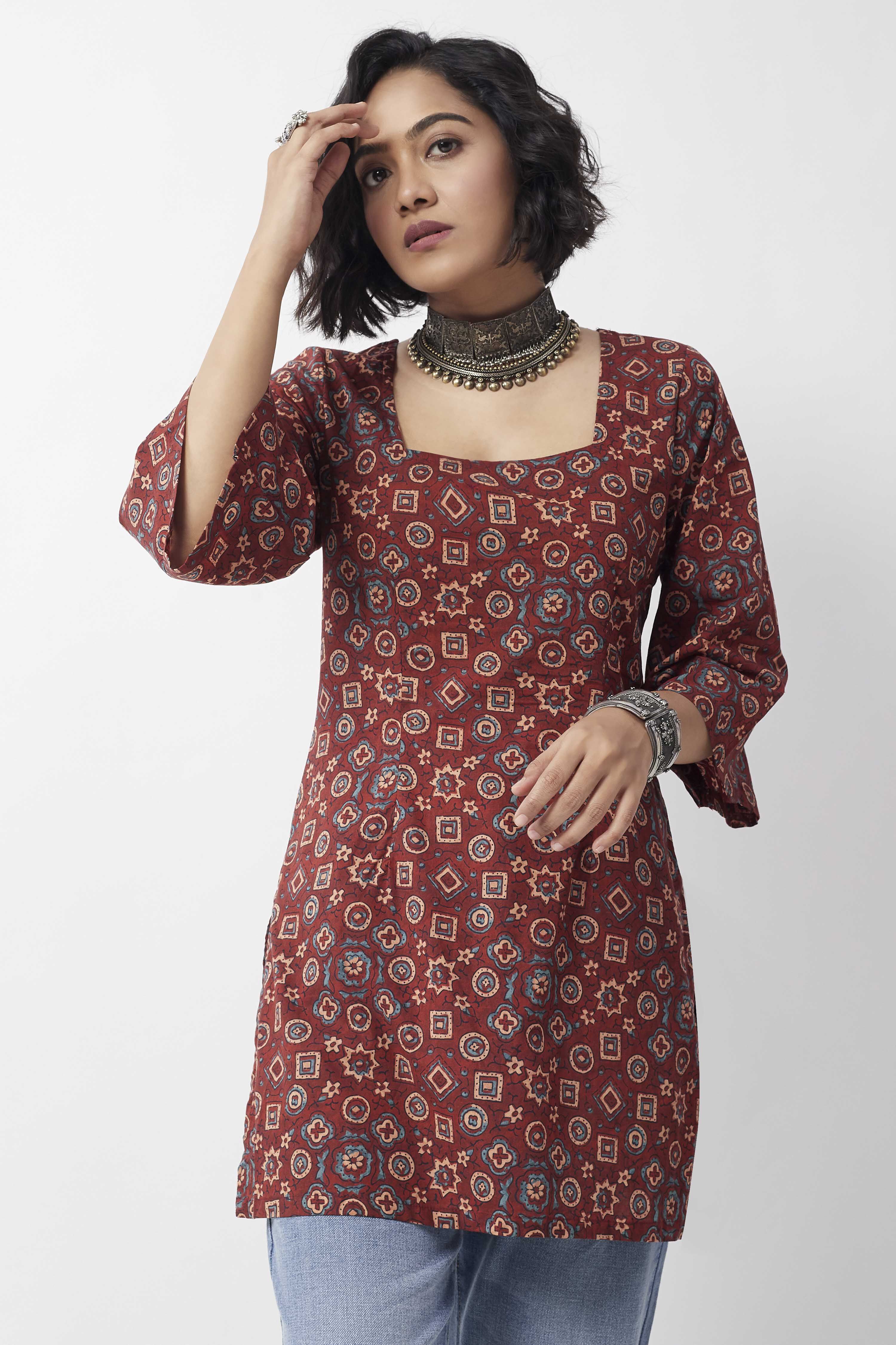 Maroon Cotton Geometric Printed Straight Kurti image number 3