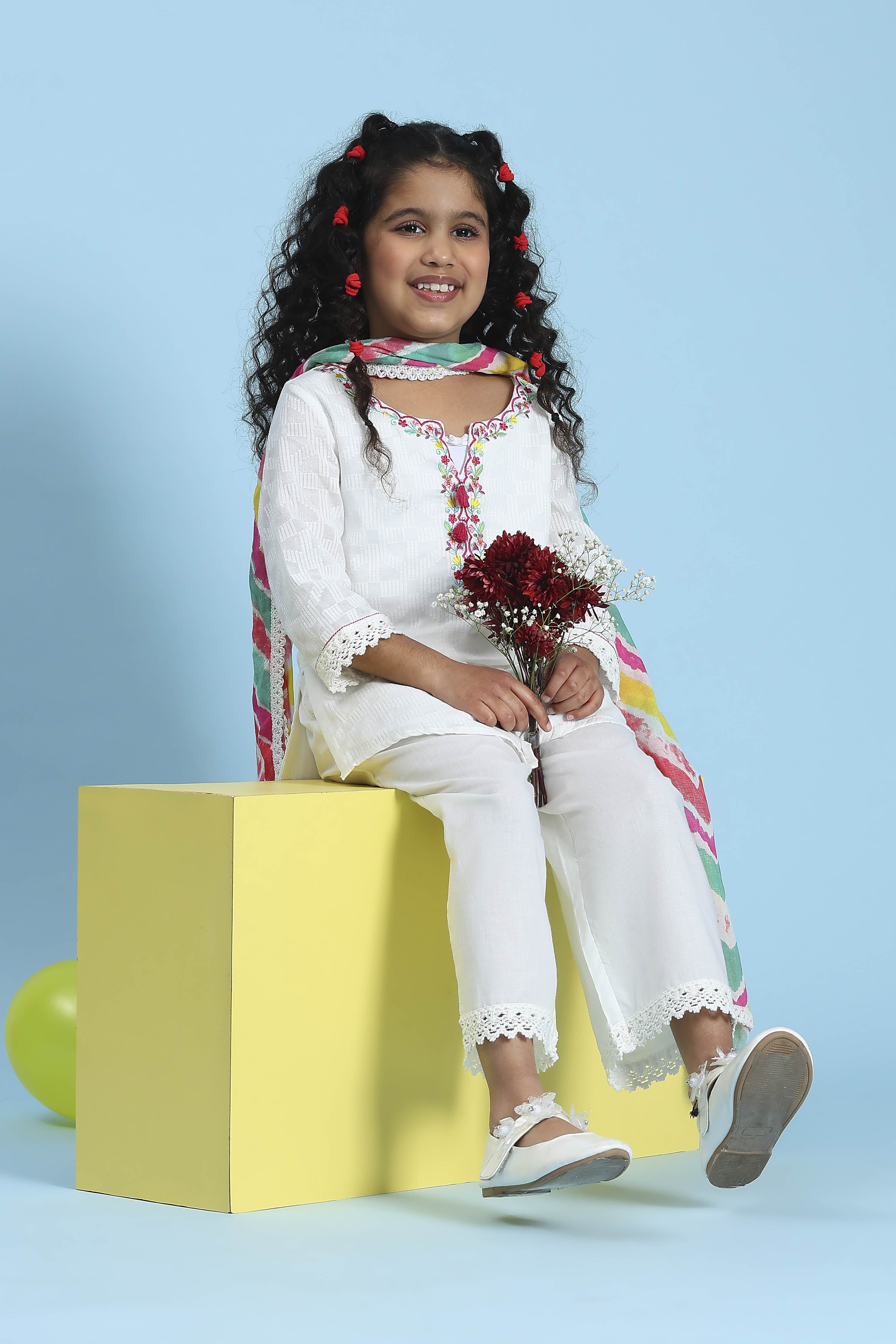 White Cotton Solid Straight Suit Set image number 0