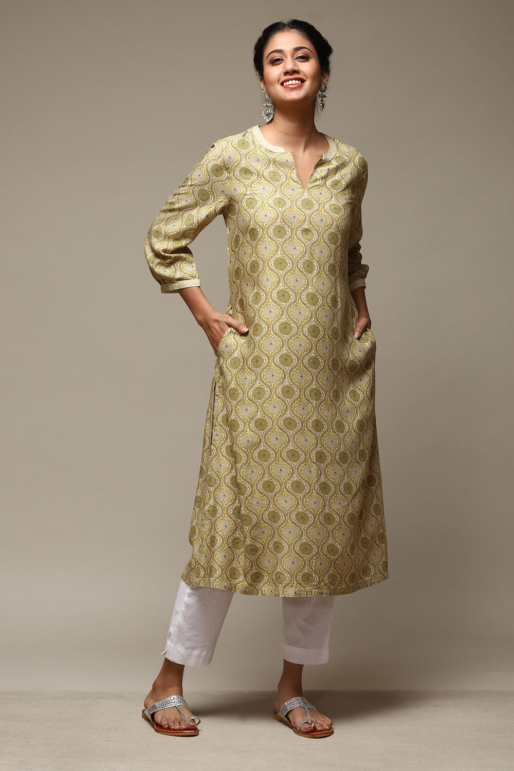Green Rayon Straight Printed Kurta image number 0