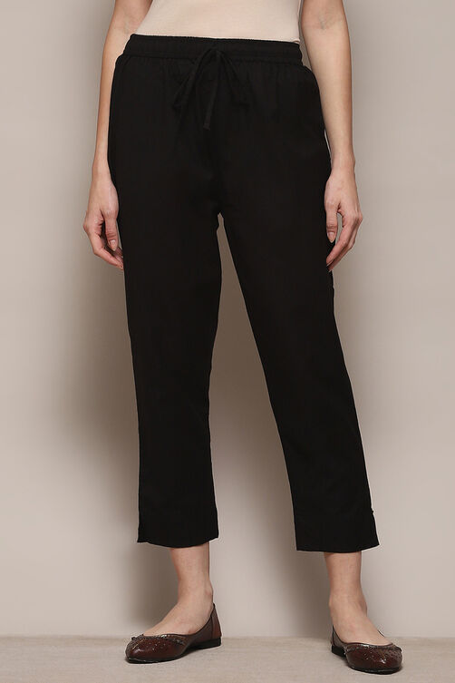 Black Cotton Blend Slim Solid Pants image number 5