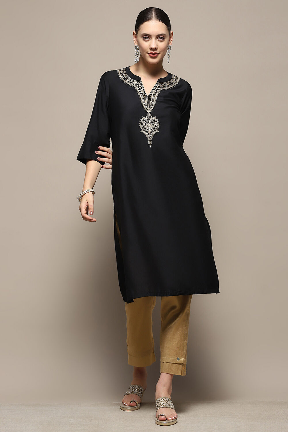 Black Embroidered Regular Fit Straight Kurta image number 0