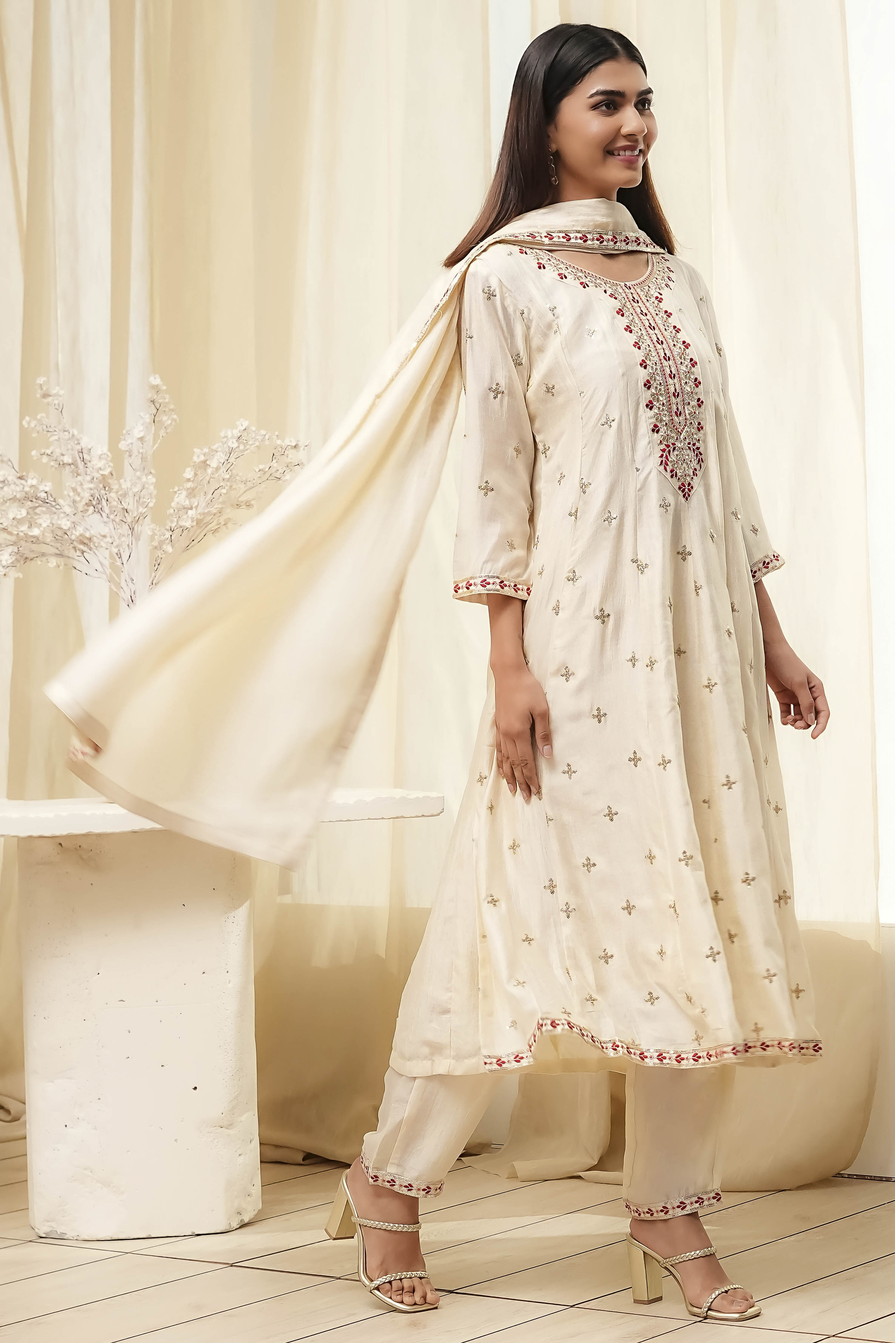 Off White Art Silk Straight Suit Set image number 5