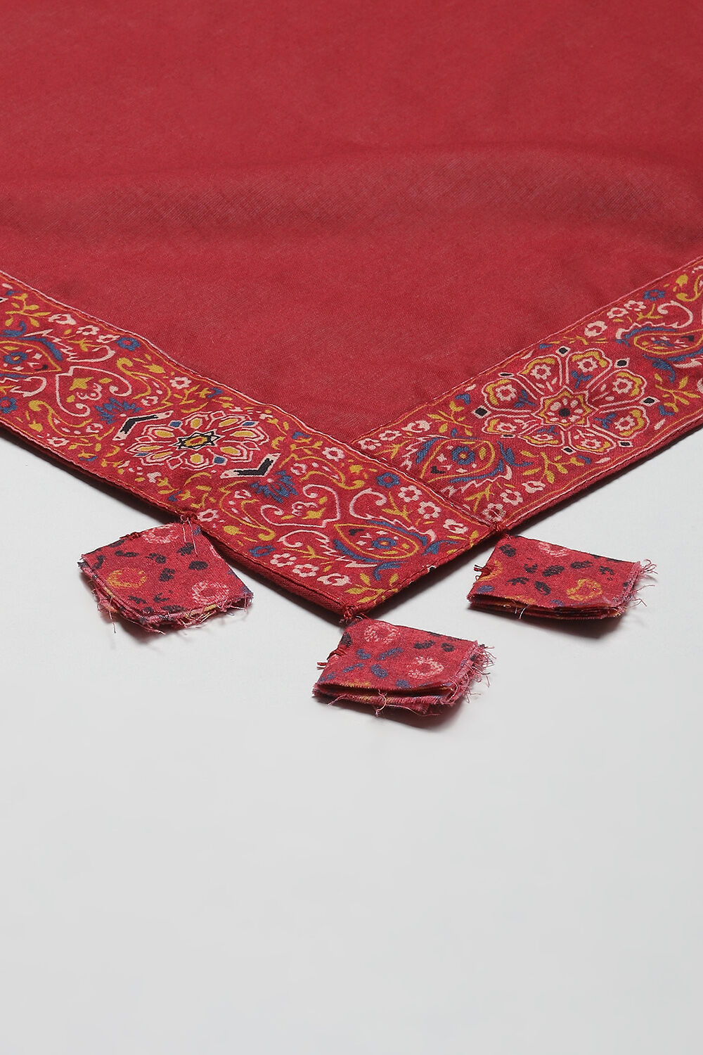 Cherry Printed Cotton Straight Kurta Slim Pants Suit Set image number 3