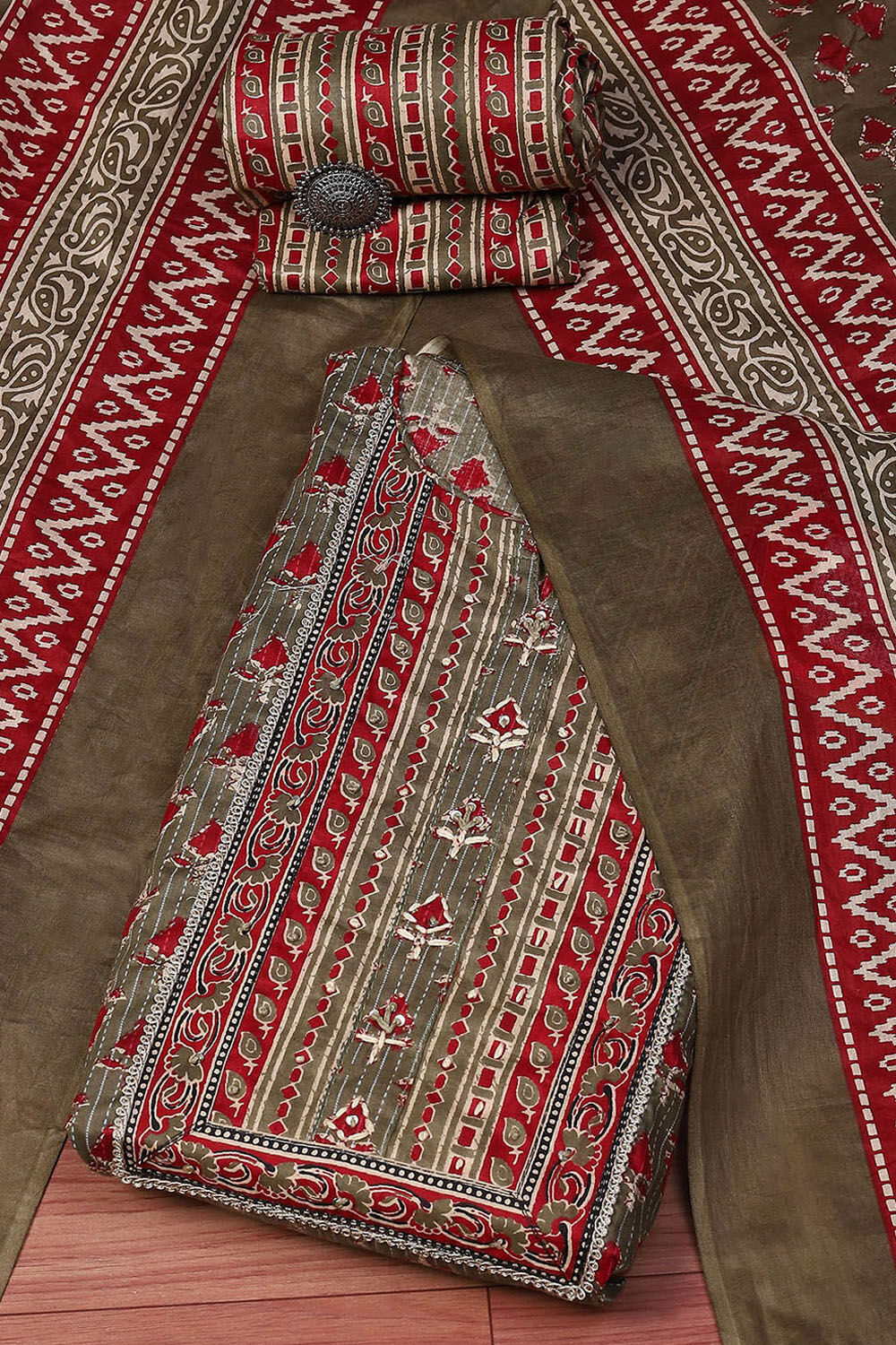 Green Cotton Unstitched Suit set image number 0