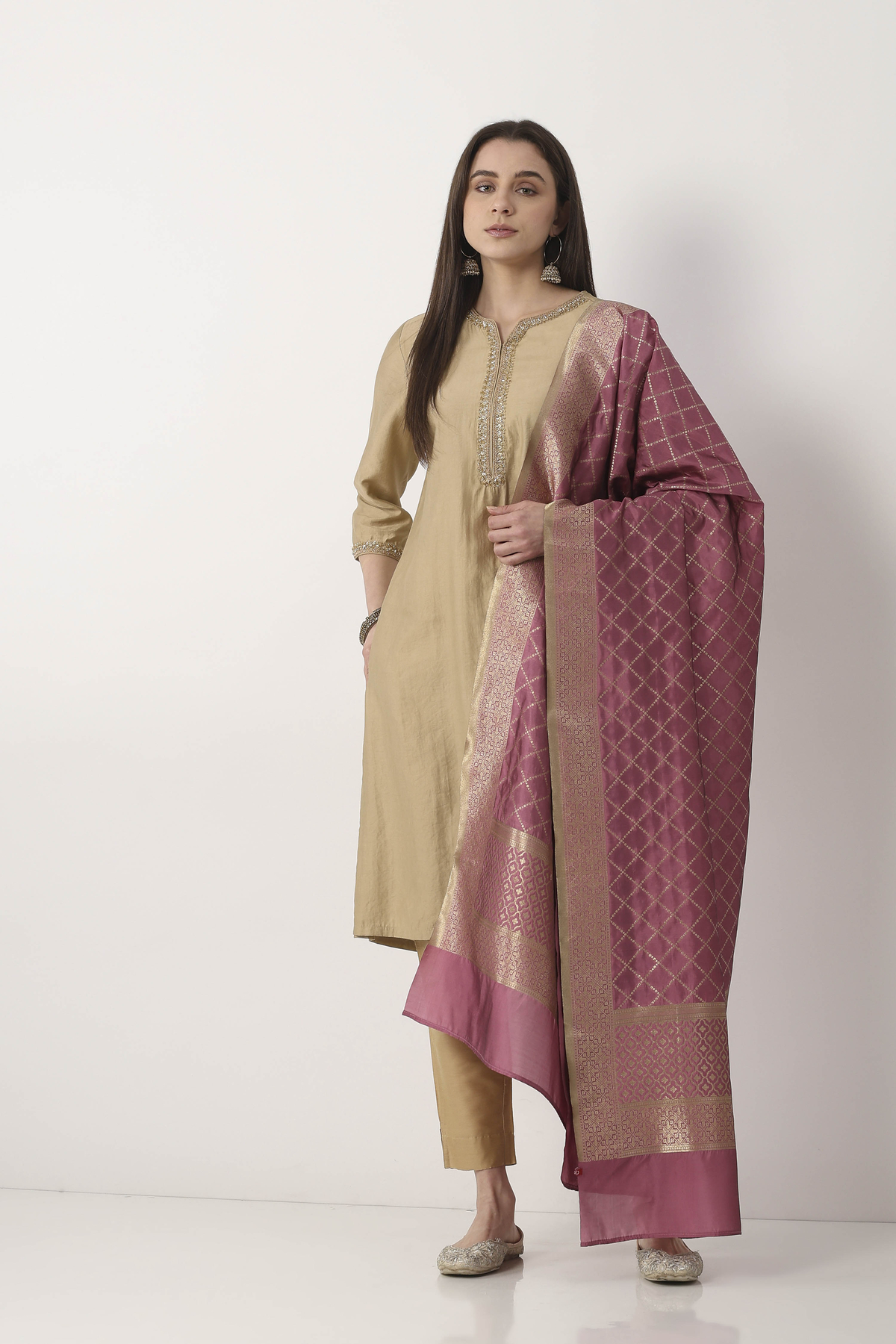 Pink & Gold Toned Art Silk Geometric Woven