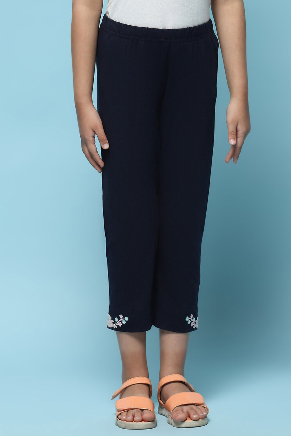 Fuchsia Cotton Lycra Regular Fit Capri image number 4