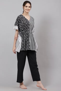 Black And White Straight Cotton Printed Sleepwear image number 5
