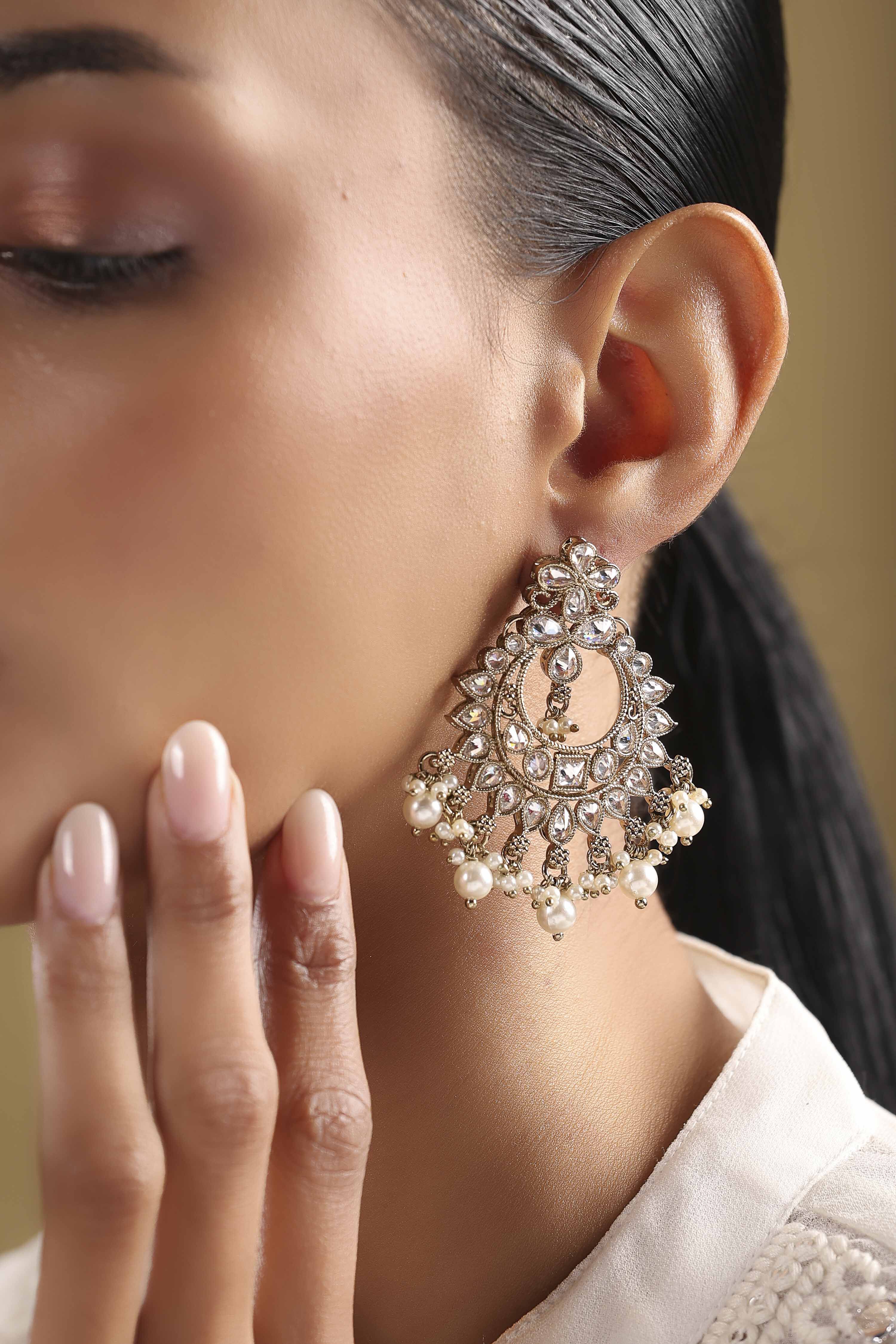 White Alloy Chaandbali image number 1