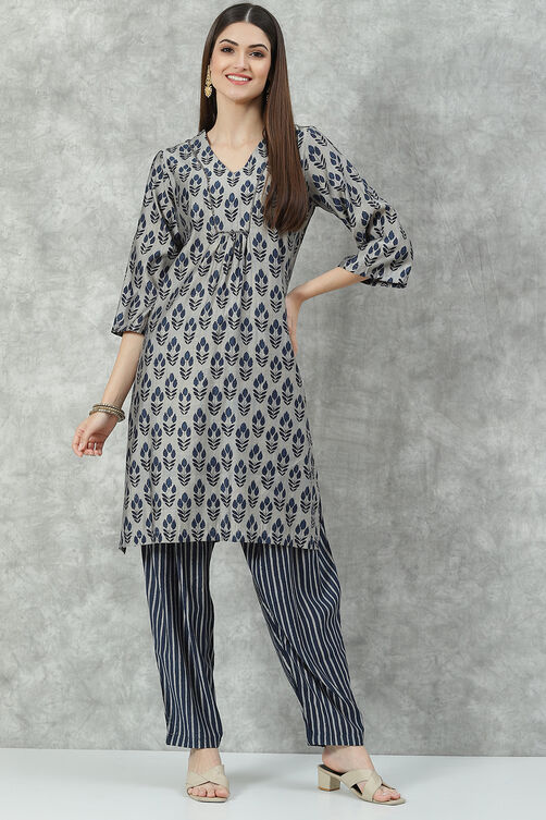 Maroon Poly Viscose Flared Printed Kurta Set image number 0