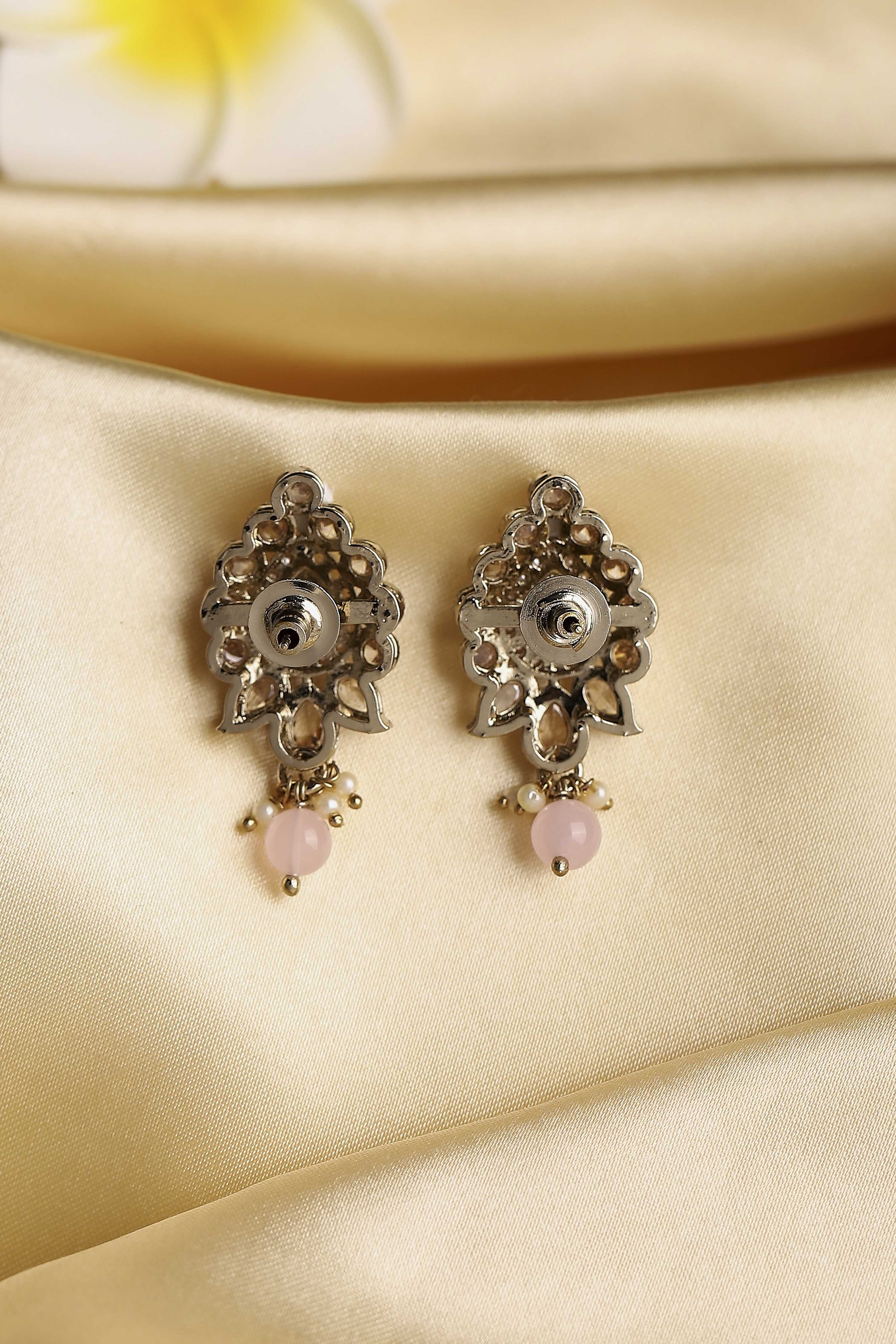 Light Pink Pearl Earrings image number 2