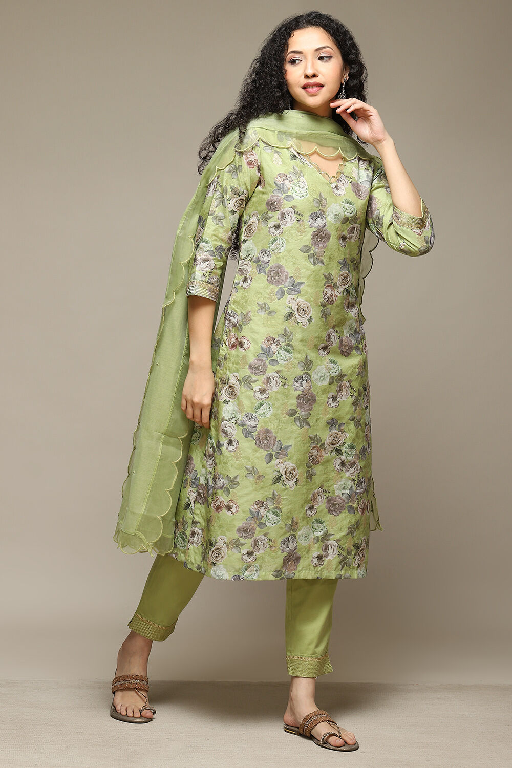 Green Cotton Blend Floral Straight Suit Set image number 6