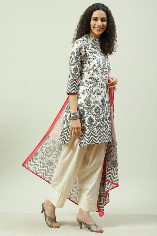 Black and Off White Straight Kurta Salwar Pant Suit Set image number 6