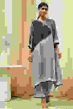 Grey Printed Straight Kurta Set image number 6