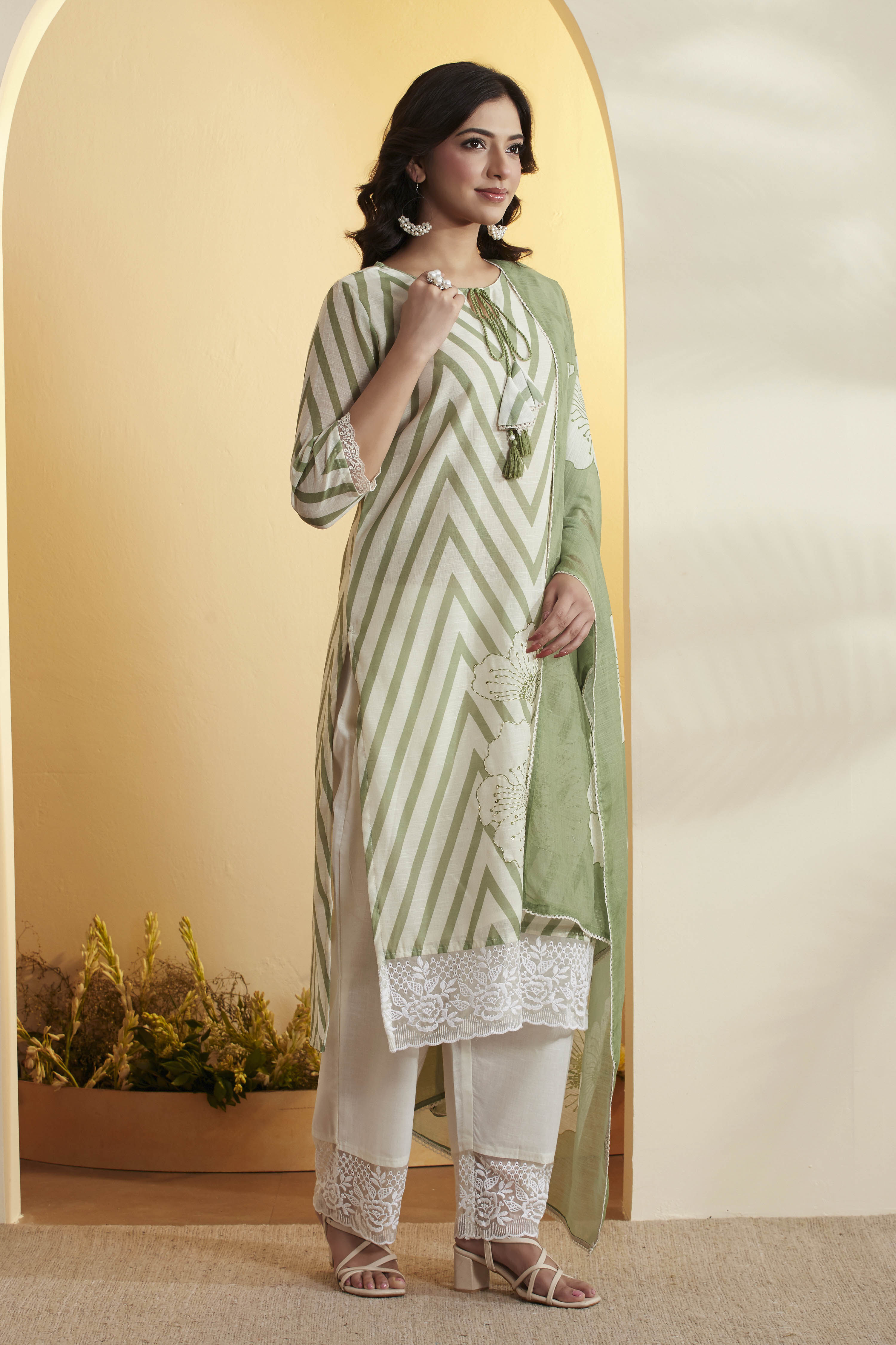 Mehendi Green Printed Poly Linen Kurta Set image number 4