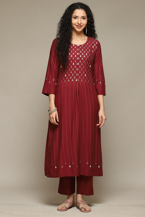 Maroon Rayon Straight Kurta Pants Suit Set image number 6